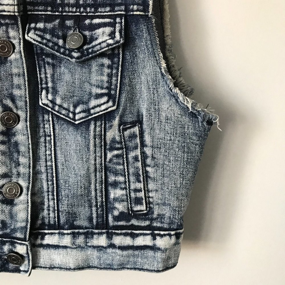 Cropped Acid Wash Denim Vest - Picture 6 of 6
